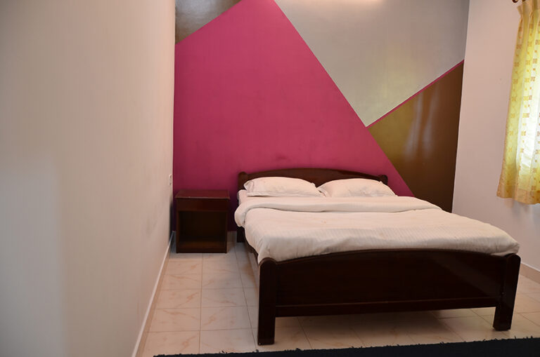 Bedroom 2
1 King Bed